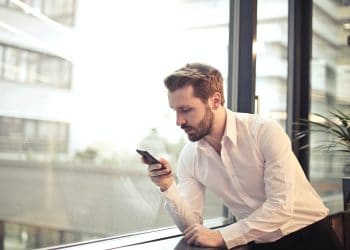 Mik az okostelefon függőség jelei?