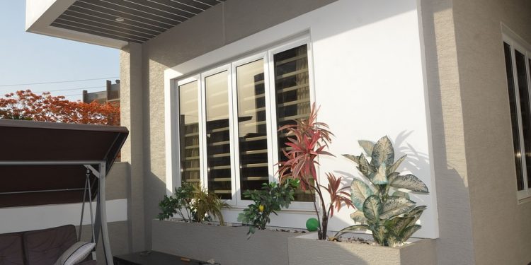 A keskeny ablakok beépítésének előnyei és hátrányai