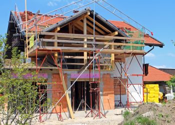 Családi ház felújítás generálkivitelezővel: mikor éri meg?