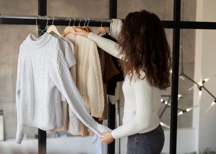 Mit kötelező feltüntetni egy ruhacímkén, és mi csak marketing?