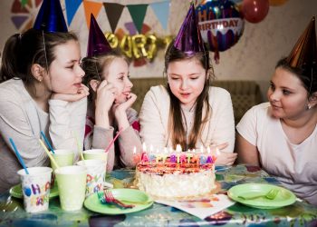 Szülinapi zsúr stresszmentesen: így válassz programot